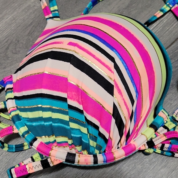 38D and 38DD swim tops - Picture 2 of 6